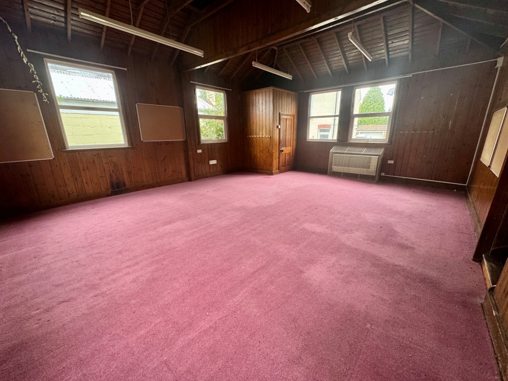 Lot: 98 - ATTRACTIVE CHURCH WITH POTENTIAL - Rear hall